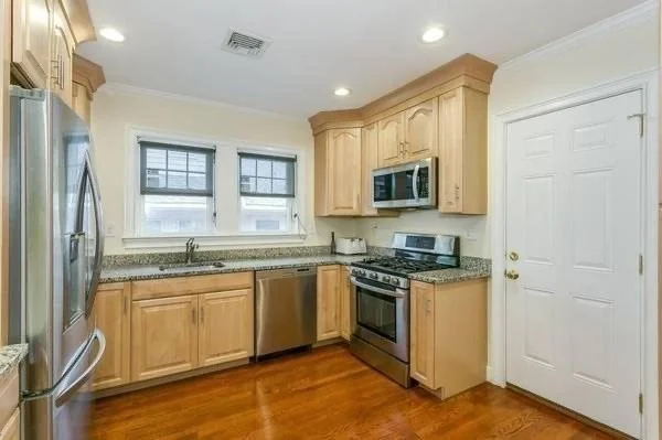 3 bed, 1 bath apartment for rent at 16 Eliot Crescent Unit 1, Chestnut Hill
