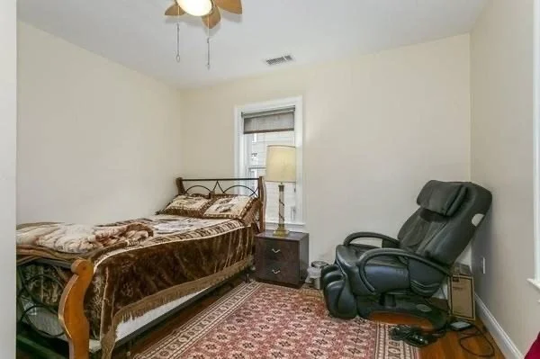 3 bed, 1 bath apartment for rent at 16 Eliot Crescent Unit 1, Chestnut Hill — photo 3 of 10