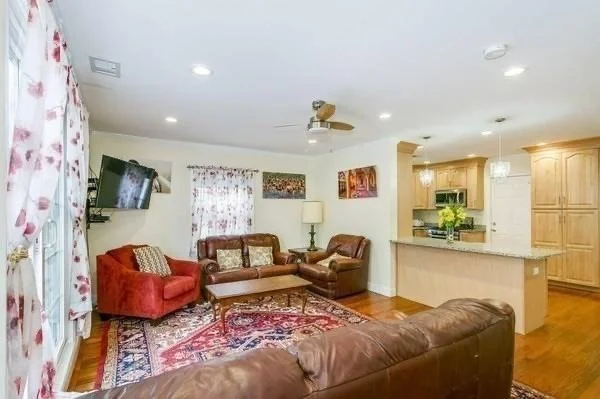 3 bed, 1 bath apartment for rent at 16 Eliot Crescent Unit 1, Chestnut Hill — photo 9 of 10