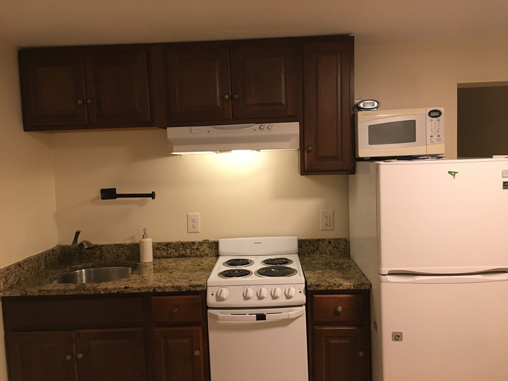 3 bed, 1 bath apartment for rent at 16 Eliot Crescent Unit A, Brookline — photo 6 of 13