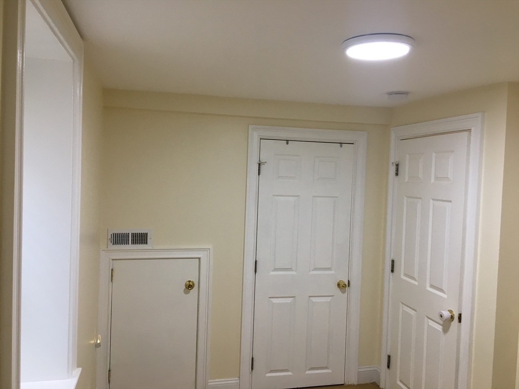 3 bed, 1 bath apartment for rent at 16 Eliot Crescent Unit A, Brookline — photo 11 of 13