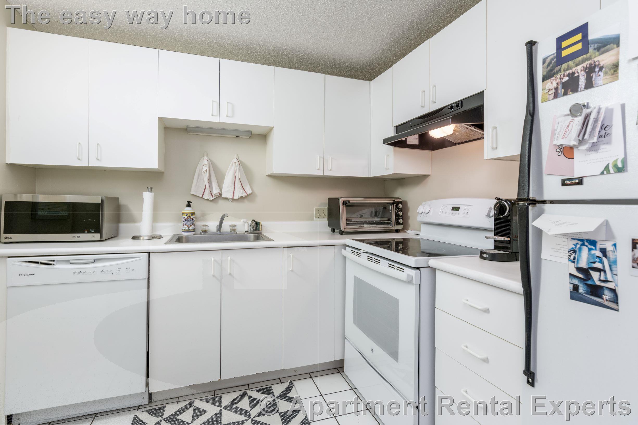 3 bed, 2 bath apartment for rent at 16 Elmer St Unit 301, Riverside — photo 3 of 12