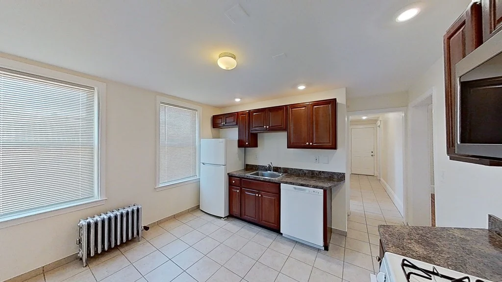 3 bed, 1 bath apartment for rent at 16 Elmhurst St Unit 3, Dorchester — photo 2 of 26