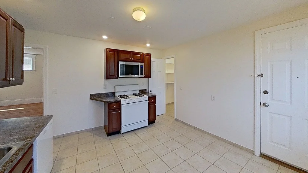3 bed, 1 bath apartment for rent at 16 Elmhurst St Unit 3, Dorchester — photo 5 of 26