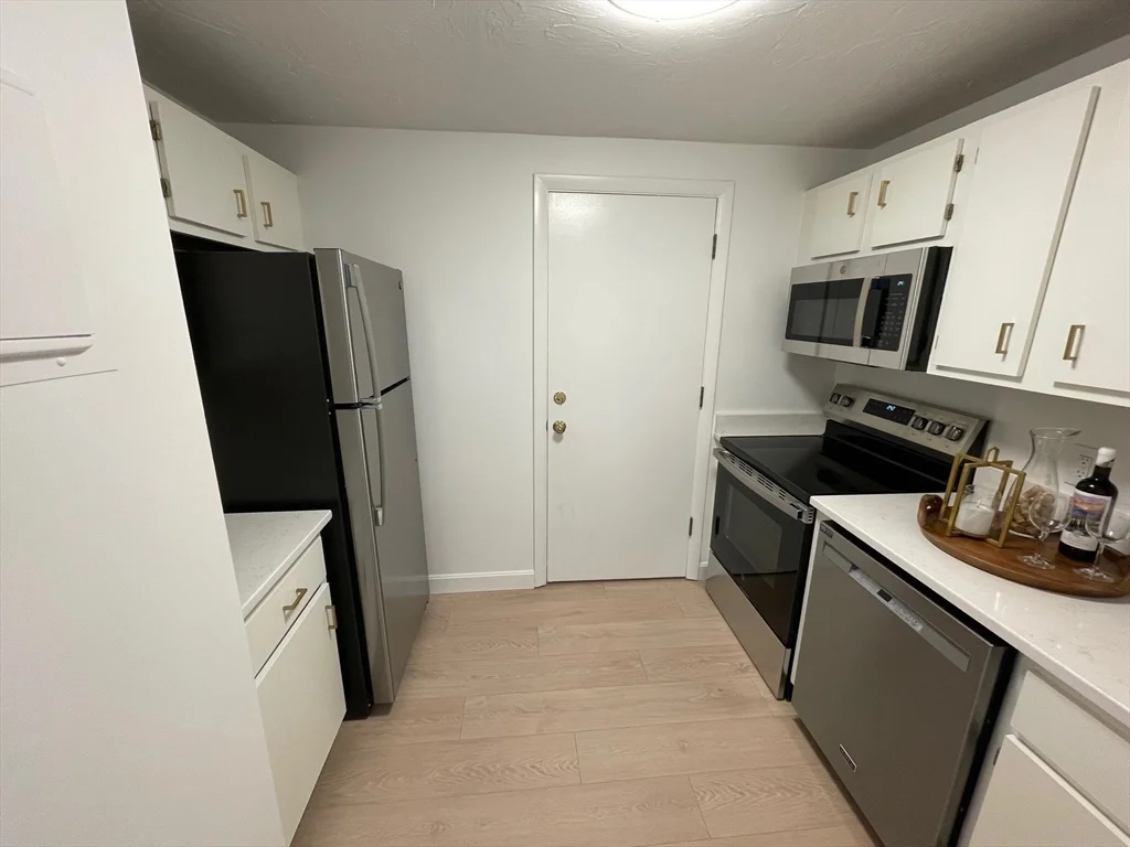 1 bed, 1 bath apartment for rent at 16 Erick Rd Unit 34, Mansfield — photo 5 of 20