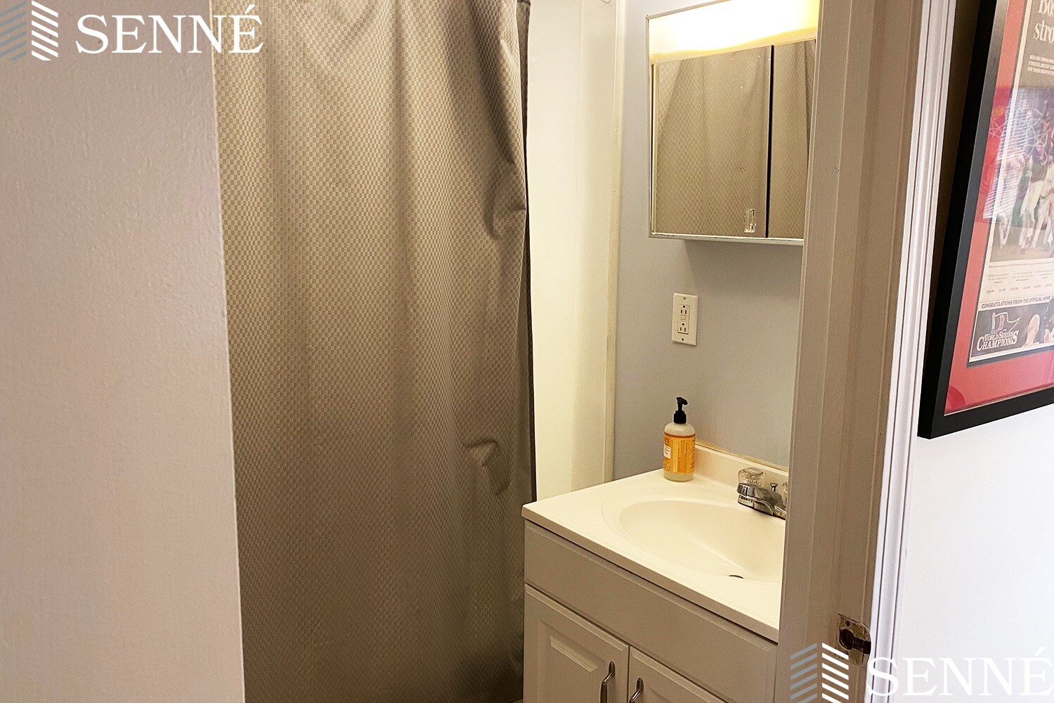 1.5 bed, 1 bath apartment for rent at 16 Evergreen Sq Unit 3, Spring Hill — photo 9 of 12