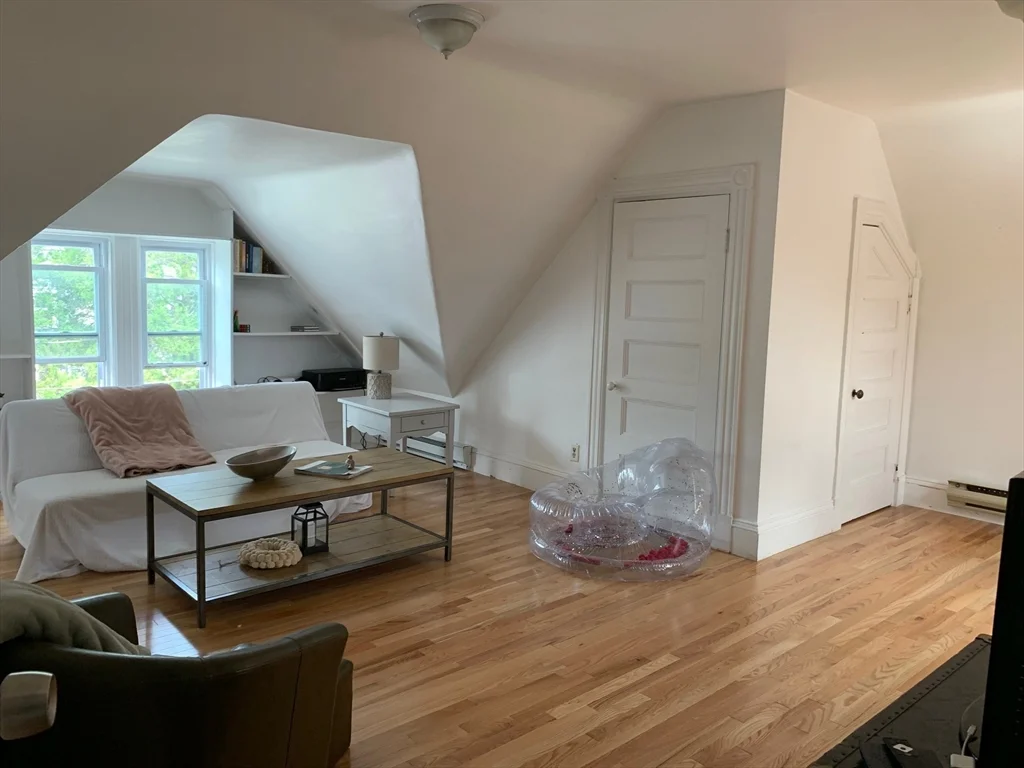 5 bed, 2 bath apartment for rent at 16 Falkland St Unit 2, Brighton — photo 8 of 20