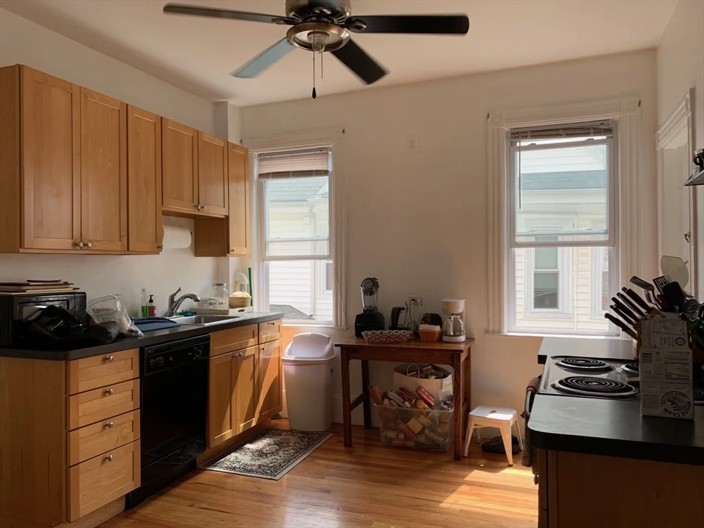 5 bed, 2 bath apartment for rent at 16 Falkland St Unit 2, Brighton — photo 3 of 20