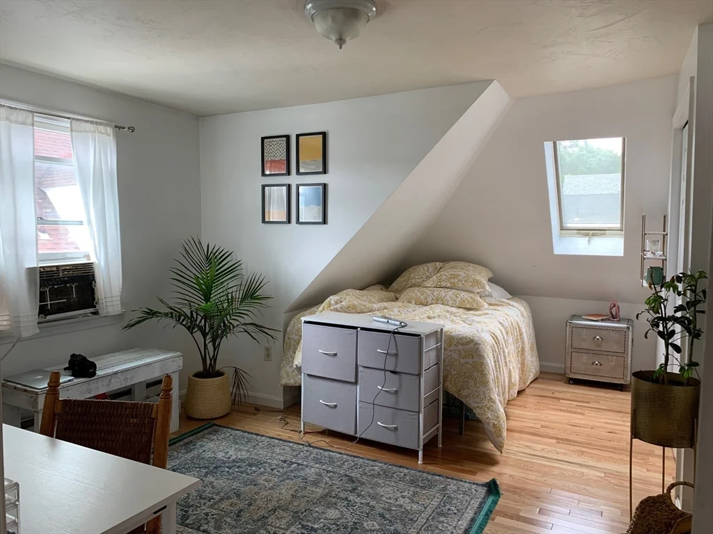 5 bed, 2 bath apartment for rent at 16 Falkland St Unit 2, Brighton — photo 9 of 20