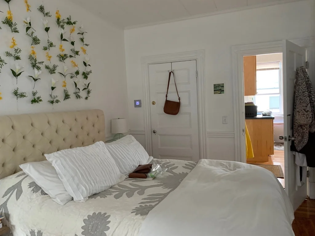 5 bed, 2 bath apartment for rent at 16 Falkland St Unit 2, Brighton — photo 10 of 20