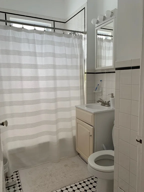 5 bed, 2 bath apartment for rent at 16 Falkland St Unit 2, Brighton — photo 6 of 20