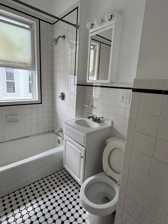 5 bed, 2 bath apartment for rent at 16 Falkland St Unit 2, Brighton — photo 12 of 20