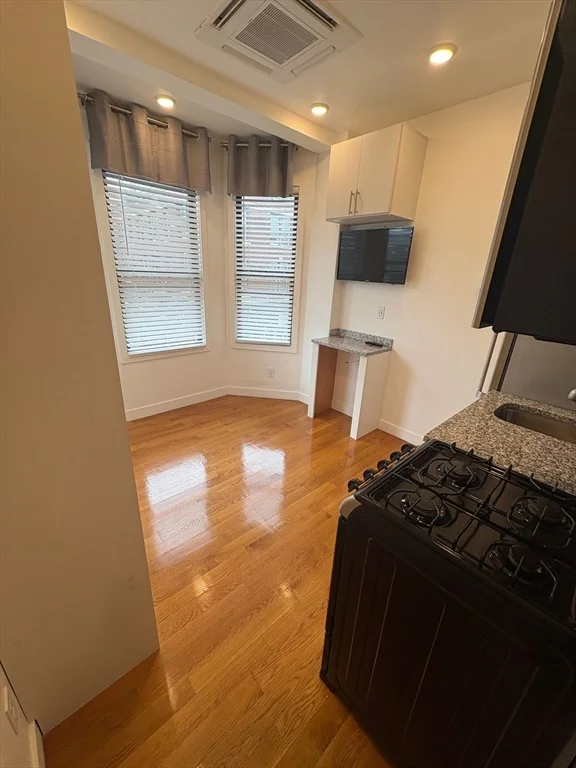 Studio bed, 1 bath apartment for rent at 16 Fifth St Unit 10, Chelsea — photo 3 of 12