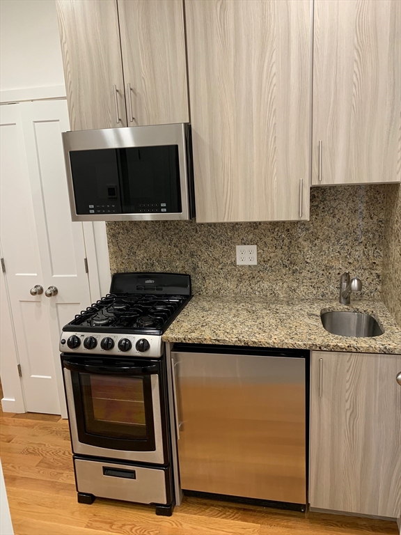 Studio bed, 1 bath apartment for rent at 16 Fifth St Unit 11, Chelsea — photo 1 of 16