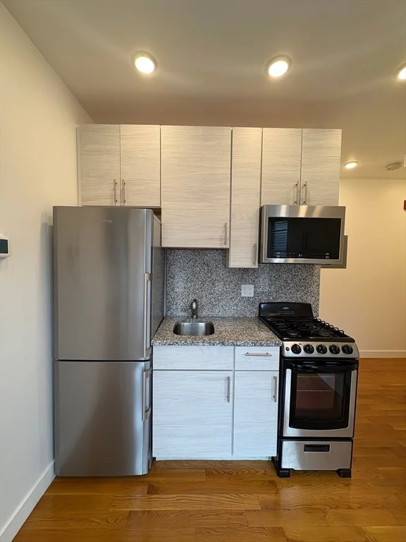 Studio bed, 1 bath apartment for rent at 16 Fifth St Unit 11, Chelsea
