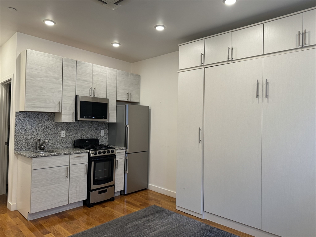 Studio bed, 1 bath apartment for rent at 16 Fifth St Unit 14, Chelsea — photo 2 of 9