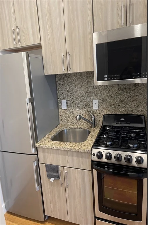 Studio bed, 1 bath apartment for rent at 16 Fifth St Unit 18, Chelsea — photo 3 of 6