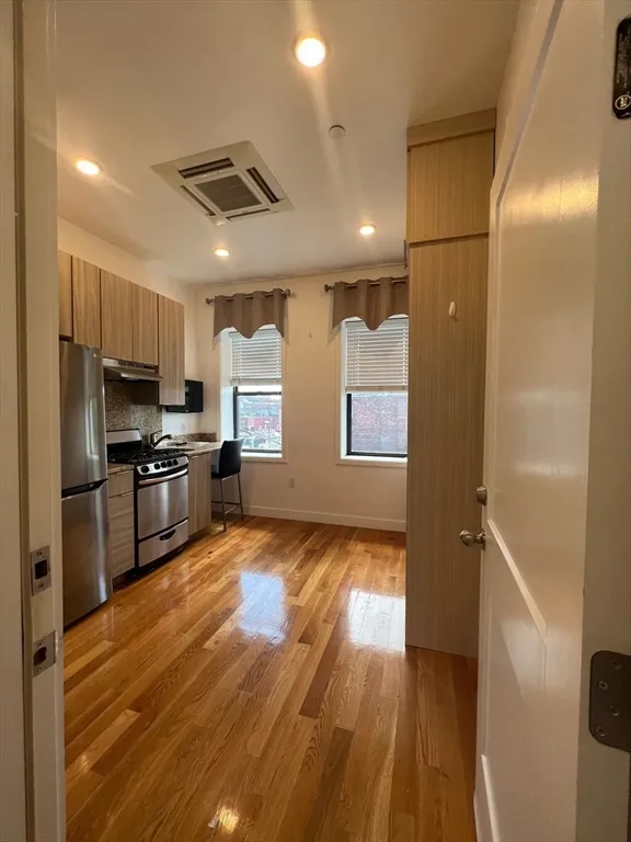 Studio bed, 1 bath apartment for rent at 16 Fifth St Unit 26, Chelsea — photo 3 of 6
