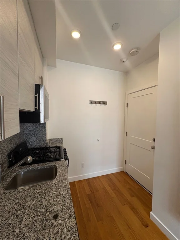 Studio bed, 1 bath apartment for rent at 16 Fifth St Unit 4, Chelsea — photo 6 of 10