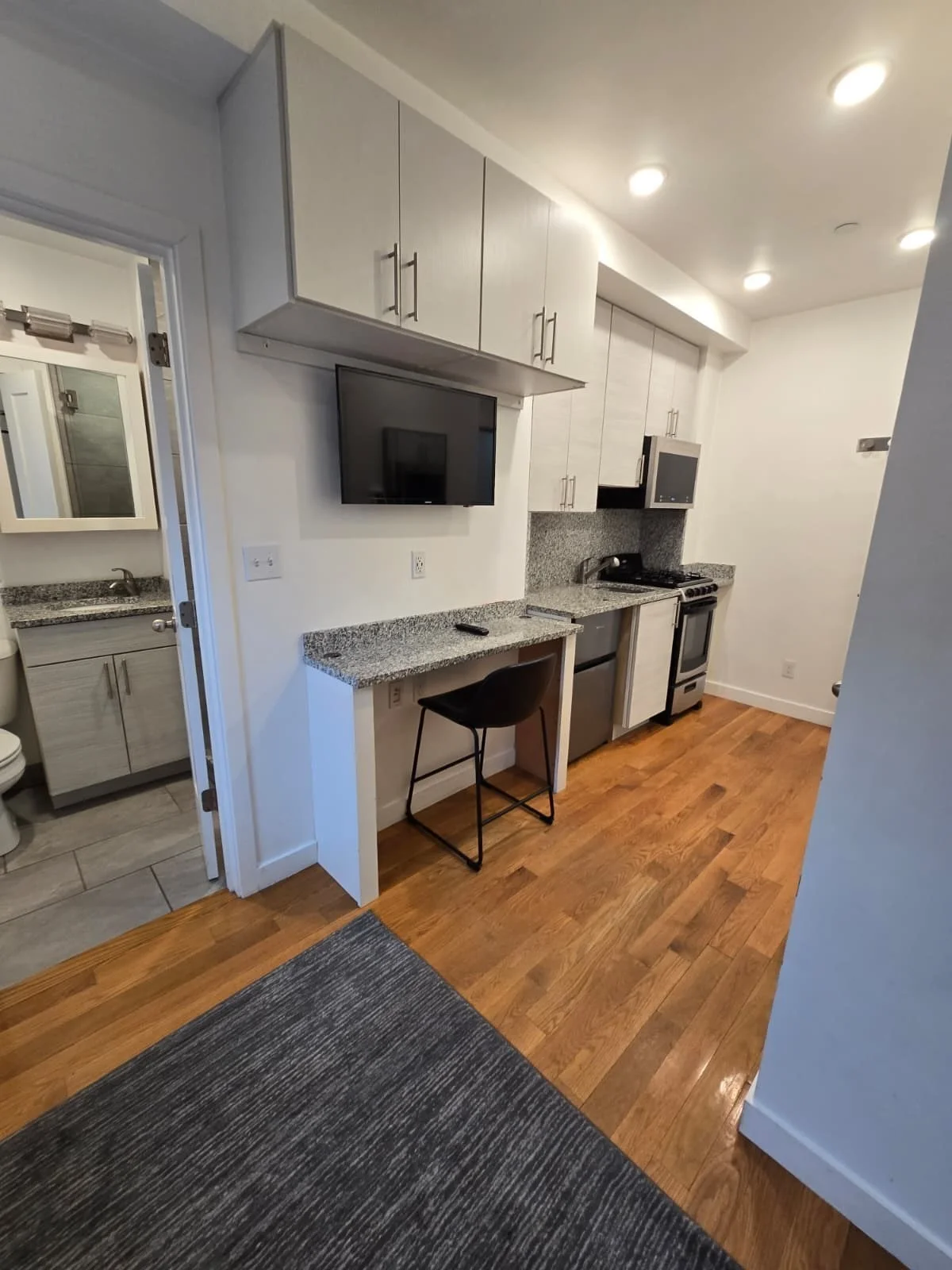 Studio bed, 1 bath apartment for rent at 16 Fifth St Unit 5, Chelsea — photo 4 of 13