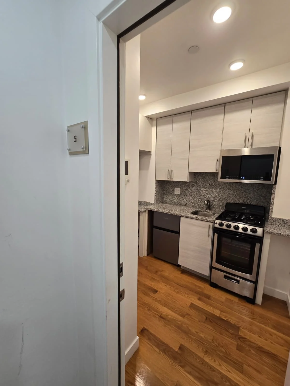 Studio bed, 1 bath apartment for rent at 16 Fifth St Unit 5, Chelsea — photo 3 of 13