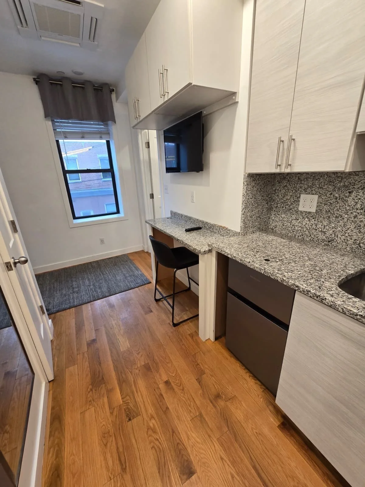 Studio bed, 1 bath apartment for rent at 16 Fifth St Unit 5, Chelsea — photo 2 of 13
