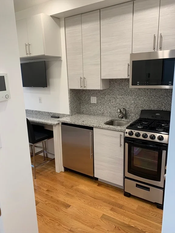 Studio bed, 1 bath apartment for rent at 16 Fifth St Unit 6, Chelsea — photo 1 of 7