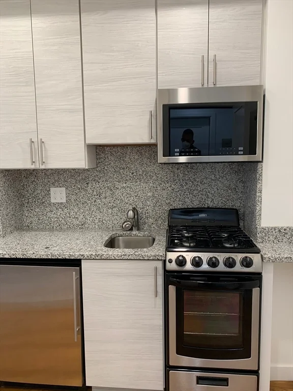 Studio bed, 1 bath apartment for rent at 16 Fifth St Unit 6, Chelsea — photo 2 of 7