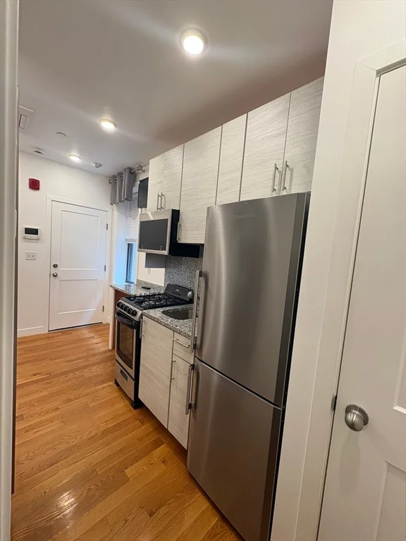 Studio bed, 1 bath apartment for rent at 16 Fifth St Unit 7, Chelsea — photo 2 of 9
