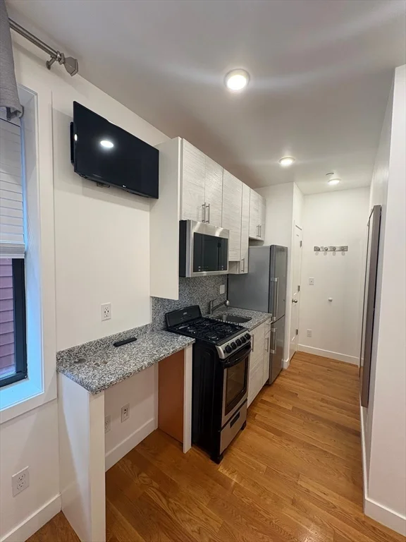Studio bed, 1 bath apartment for rent at 16 Fifth St Unit 7, Chelsea — photo 1 of 9