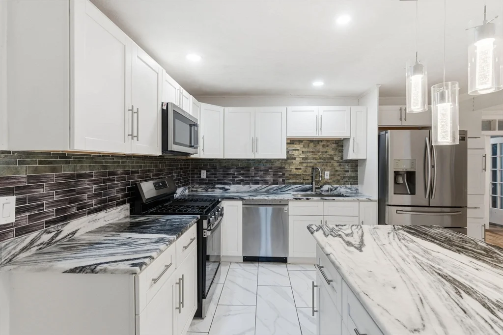 2 bed, 1 bath apartment for rent at 16 Floyd St Unit 1, Woburn — photo 4 of 20