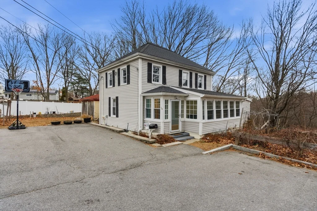 2 bed, 1 bath apartment for rent at 16 Floyd St Unit 1, Woburn