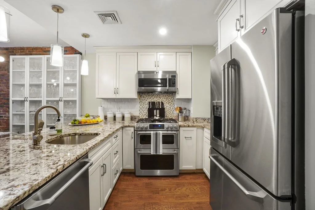 2 bed, 3 bath apartment for rent at 16 Follen St Unit 1, Back Bay — photo 6 of 21