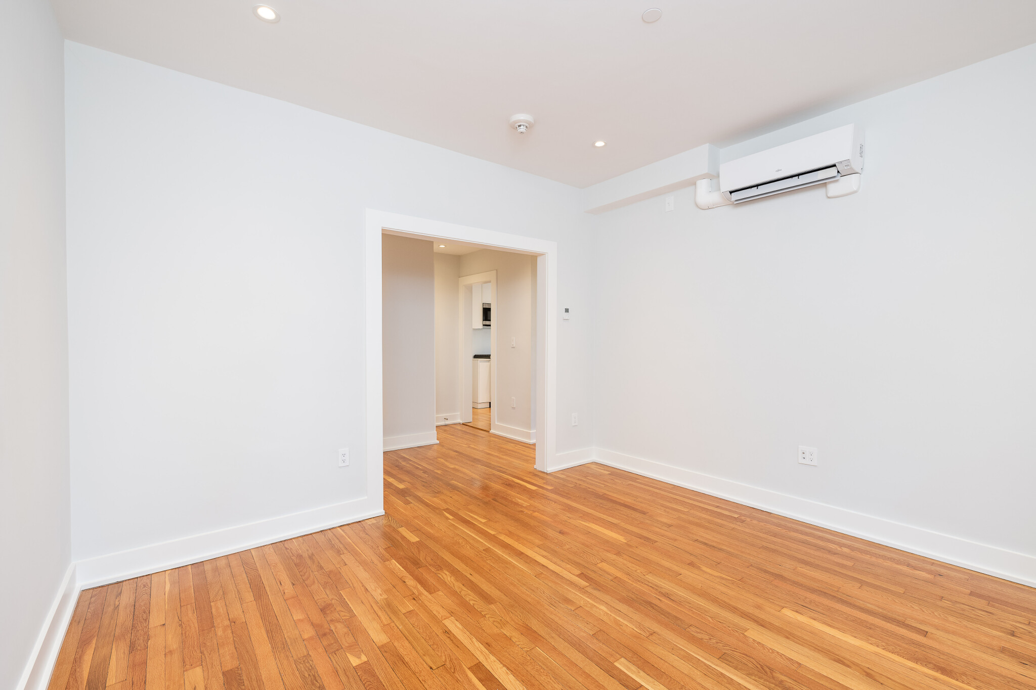 1 bed, 1 bath apartment for rent at 16 Forest St Unit 01, Baldwin — photo 3 of 8