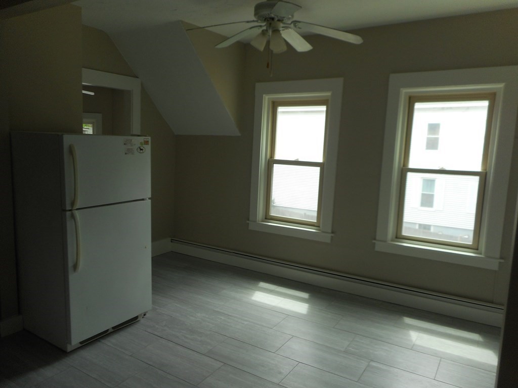 3 bed, 1 bath apartment for rent at 16 Forest St Unit 2, Middleboro — photo 4 of 8