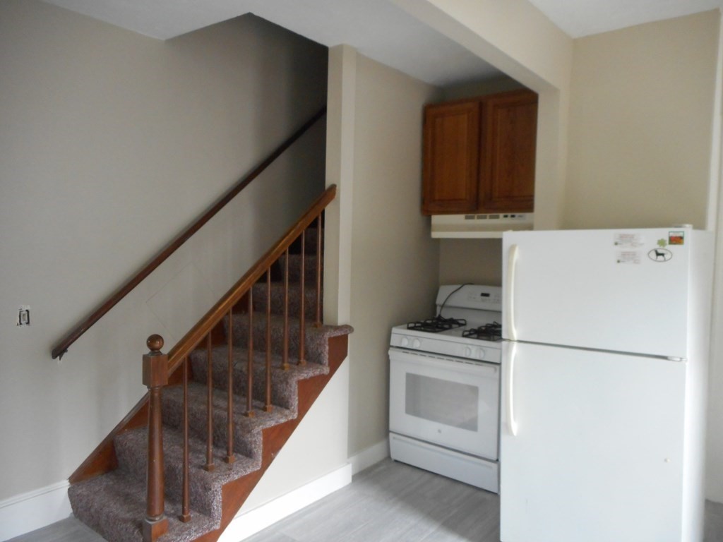 3 bed, 1 bath apartment for rent at 16 Forest St Unit 2, Middleboro — photo 3 of 8