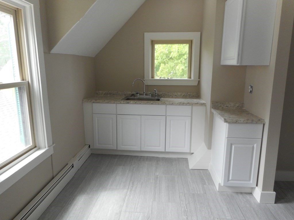 3 bed, 1 bath apartment for rent at 16 Forest St Unit 2, Middleboro — photo 2 of 8