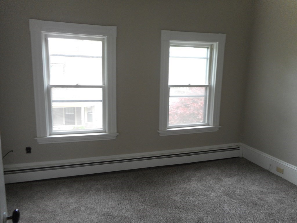 3 bed, 1 bath apartment for rent at 16 Forest St Unit 2, Middleboro — photo 5 of 8