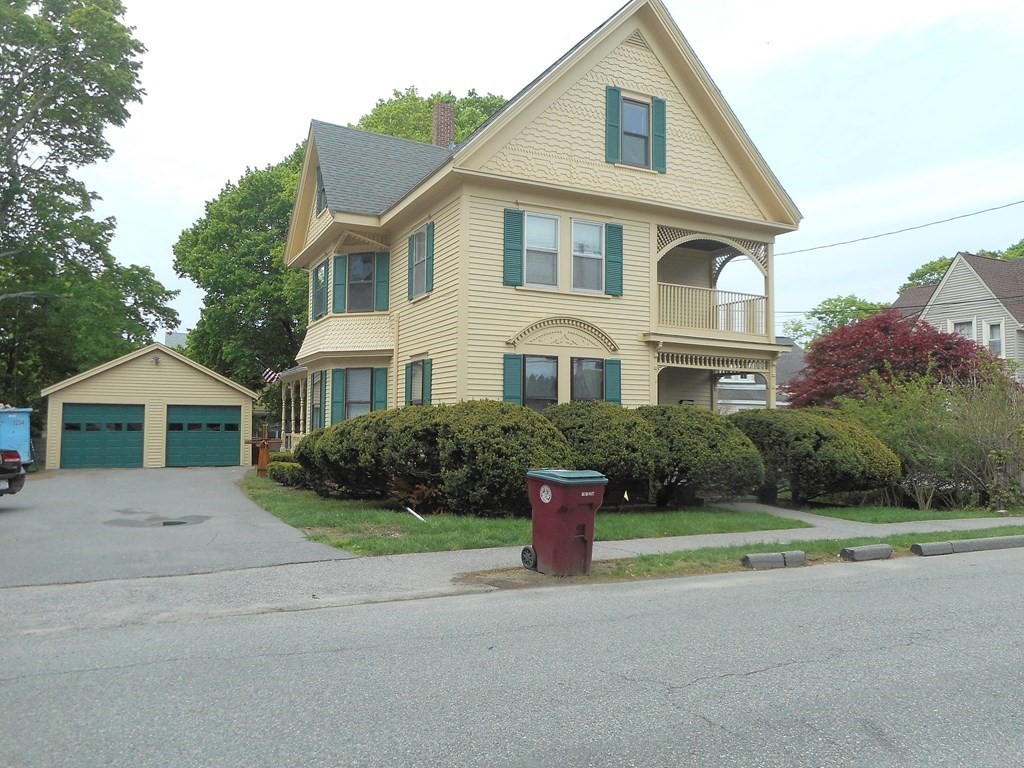 3 bed, 1 bath apartment for rent at 16 Forest St Unit 2, Middleboro — photo 1 of 8