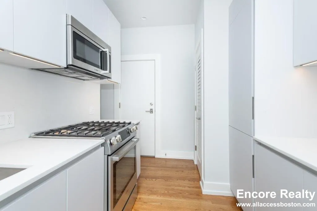 2 bed, 1 bath apartment for rent at 16 Forest St Unit 32, Baldwin — photo 4 of 11