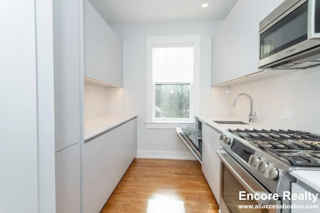 2 bed, 1 bath apartment for rent at 16 Forest St Unit 32, Baldwin — photo 3 of 11