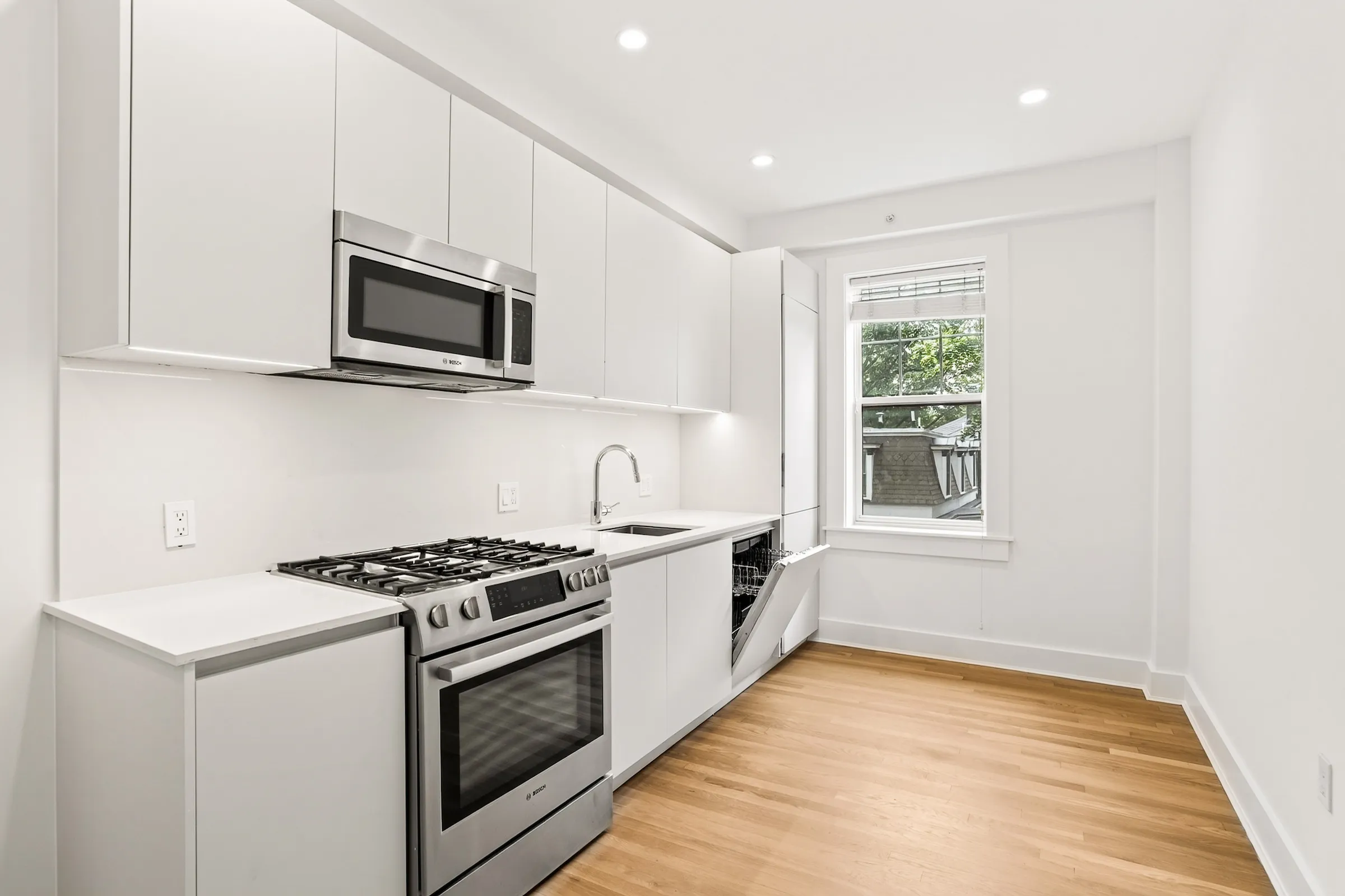 2 bed, 1 bath apartment for rent at 16 Forest St Unit 33, Baldwin