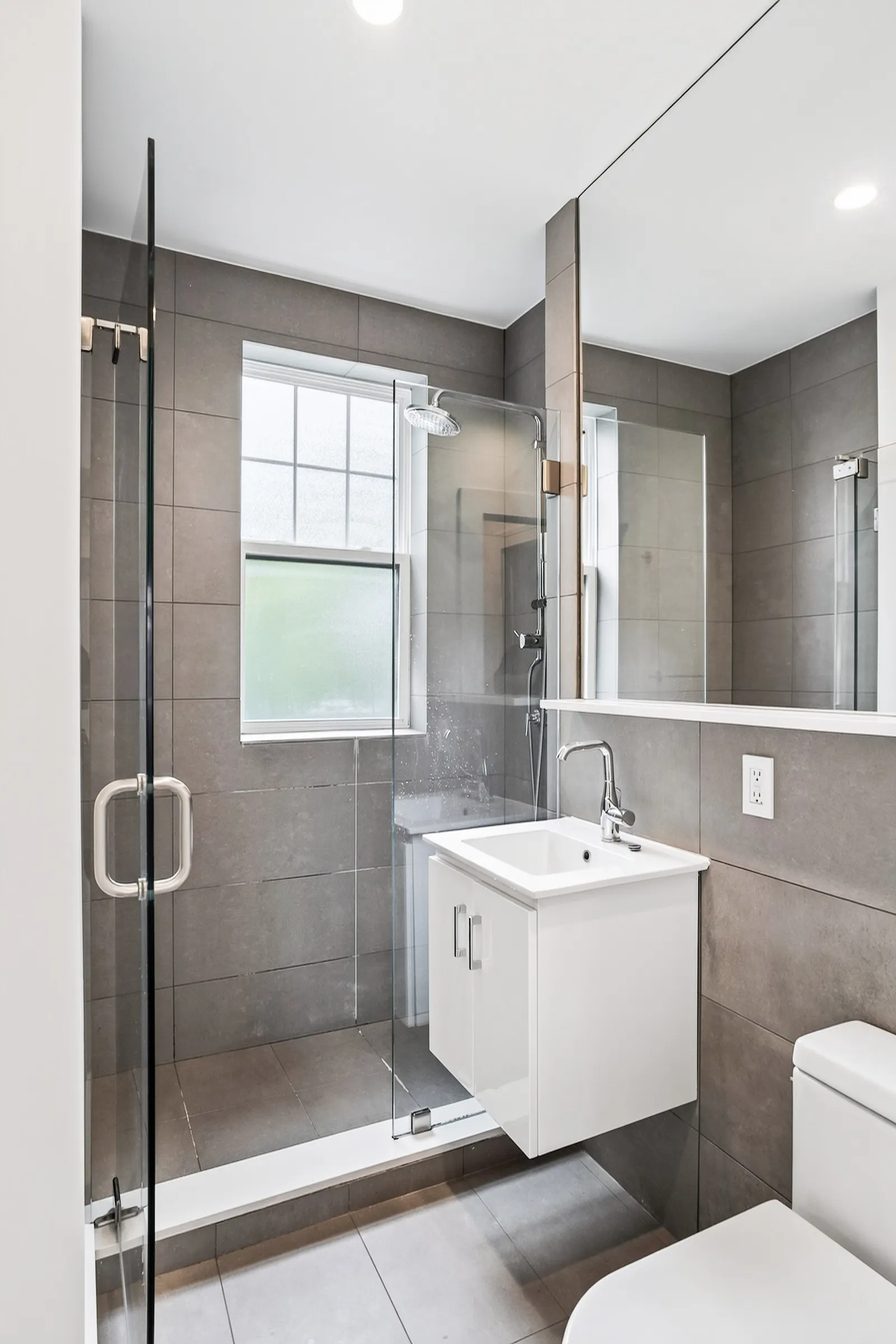 2 bed, 1 bath apartment for rent at 16 Forest St Unit 33, Baldwin — photo 2 of 12