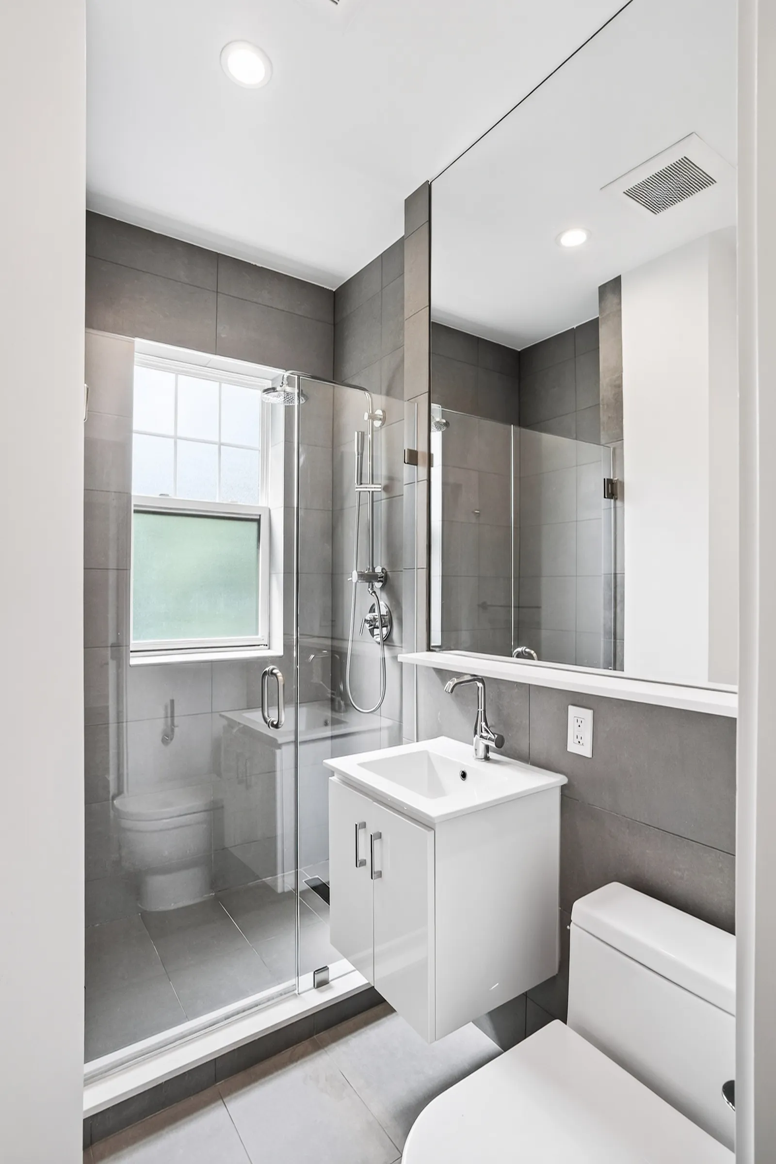 2 bed, 1 bath apartment for rent at 16 Forest St Unit 43, Baldwin — photo 2 of 12