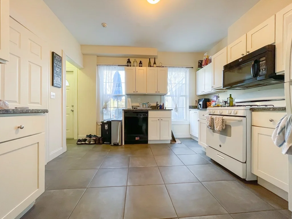 5 bed, 3 bath apartment for rent at 16 Foster St Unit 1, Brighton — photo 4 of 20
