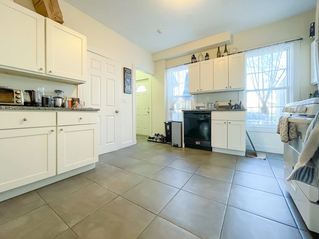 5 bed, 3 bath apartment for rent at 16 Foster St Unit 1, Brighton — photo 5 of 20