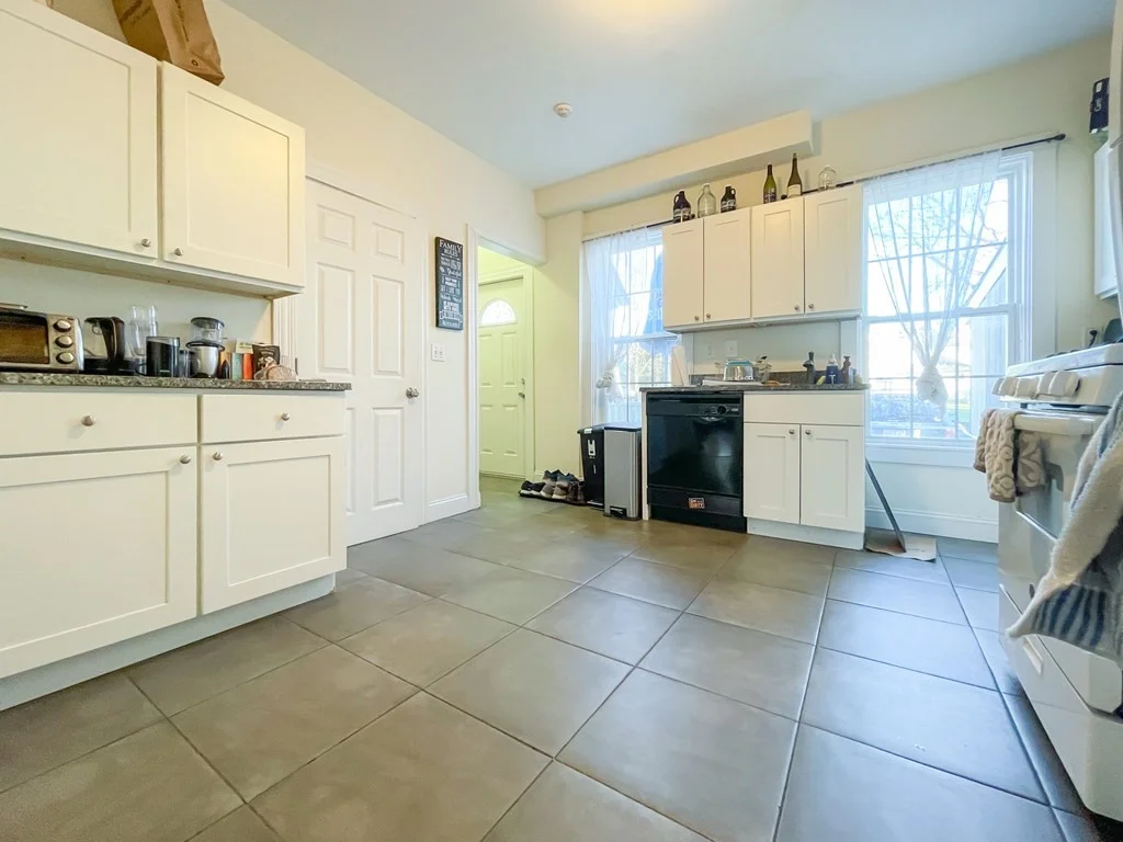 5 bed, 3 bath apartment for rent at 16 Foster St Unit 16, Boston — photo 5 of 19