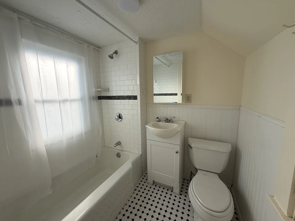 1 bed, 1 bath apartment for rent at 16 Franklin Pl Unit 1R, Quincy — photo 8 of 9