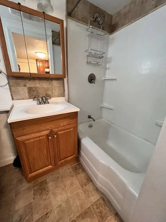 1 bed, 1 bath apartment for rent at 16 Franklin St Unit B, Winthrop — photo 8 of 9