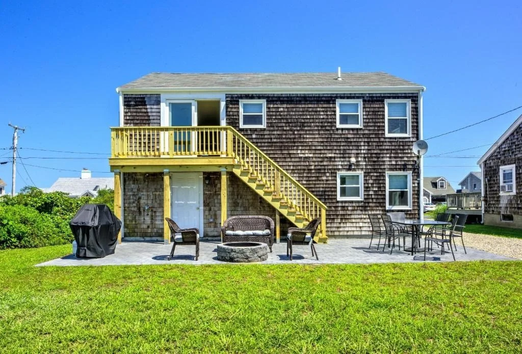 3 bed, 2 bath apartment for rent at 16 Freeman Ave, Sandwich — photo 2 of 17